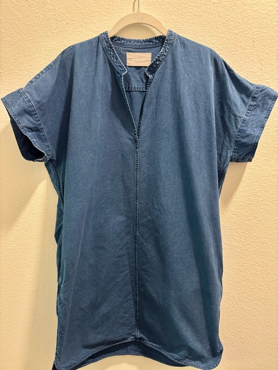 Everlane Dresses & Skirts - Everlane Oversized Indigo Denim Short-Sleeve Shirt, size 8